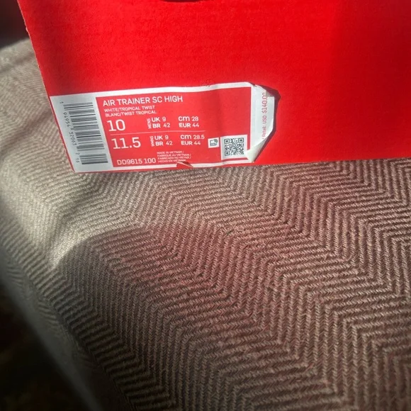 Nike shoes - Picture 2 of 2